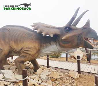 Obří animatronický dinosaurus